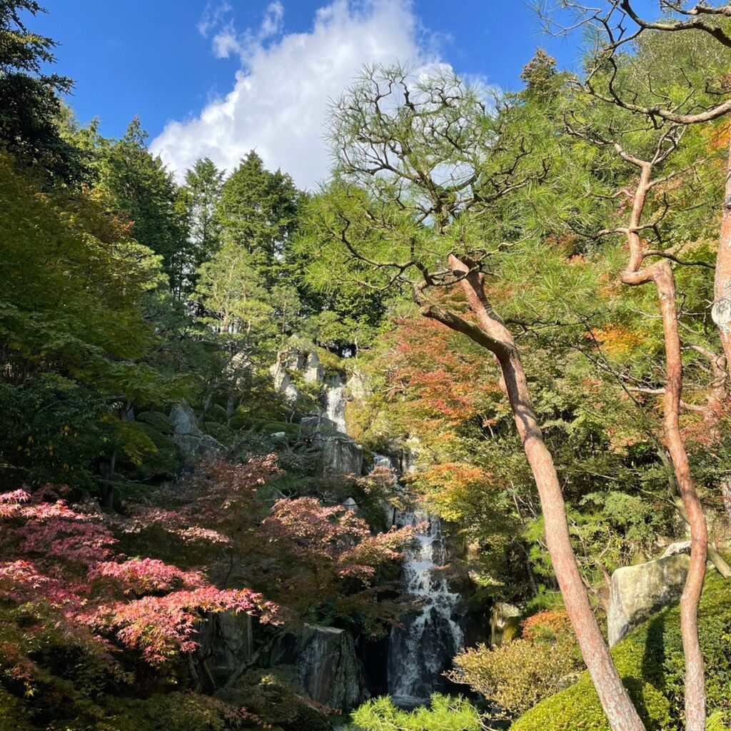 三景園の三段の滝